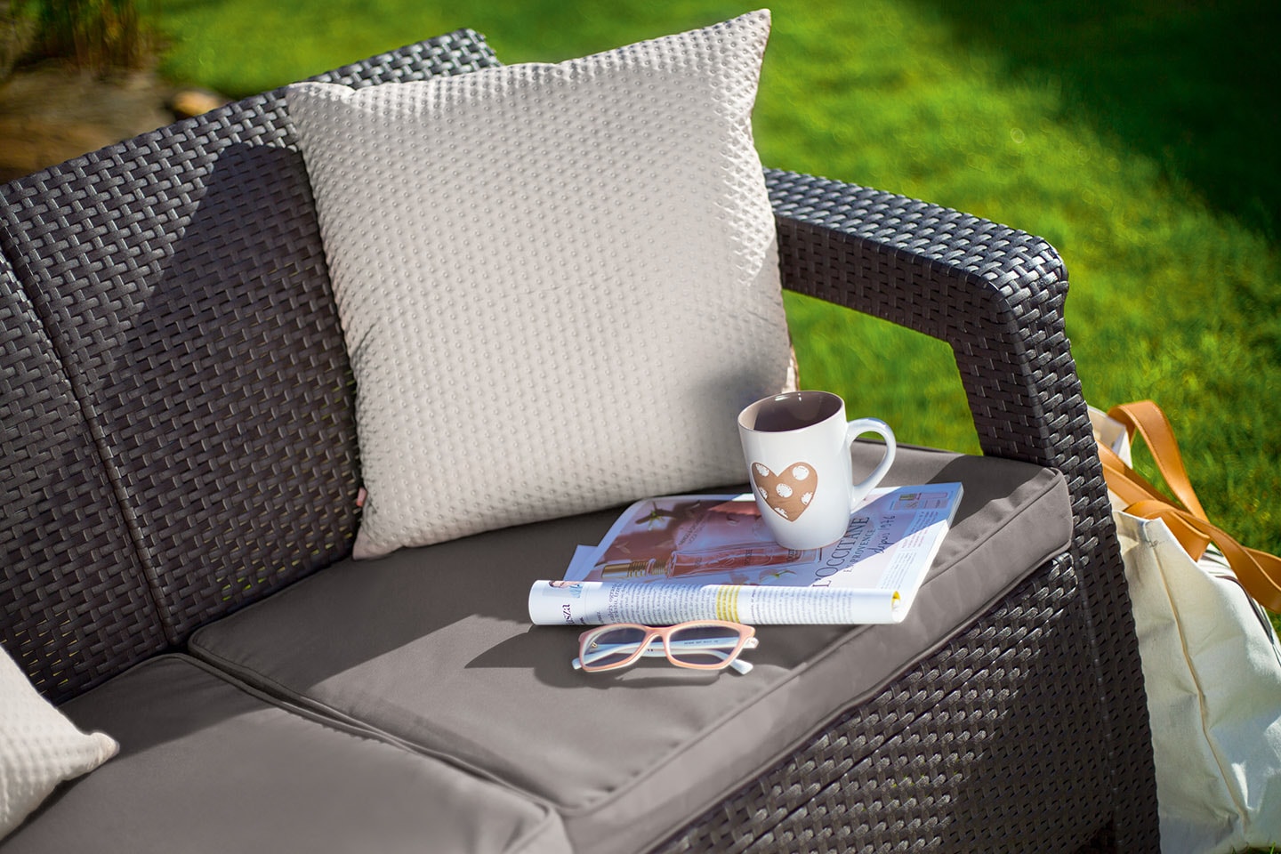Диван пластиковый Корфу Макс (Corfu love seat max) коричневый (производство Россия) Диван пластиковый Корфу Макс (Corfu love seat max) коричневый (производство Россия)