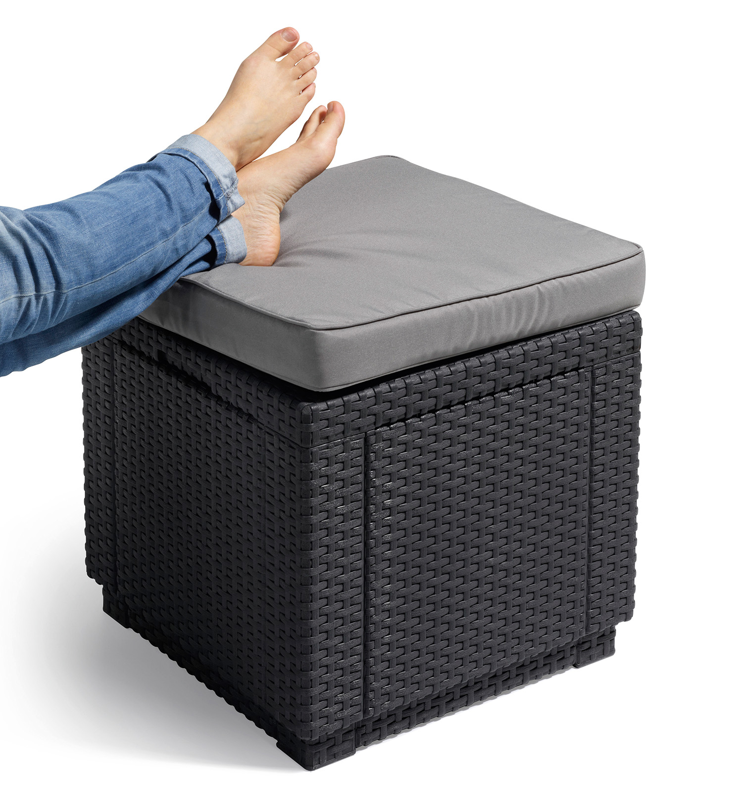 ����� ��� � �������� (Cube with cushion)